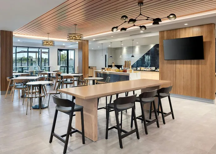 Fairfield By Marriott & Hotel *