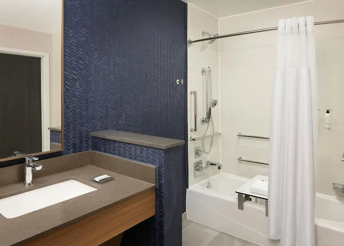 Hotel Fairfield By Marriott & *