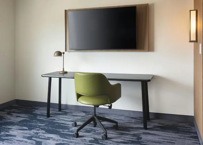 Hotel Fairfield By Marriott & *