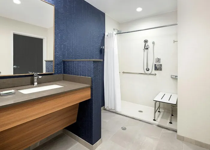 Fairfield By Marriott & Hotel