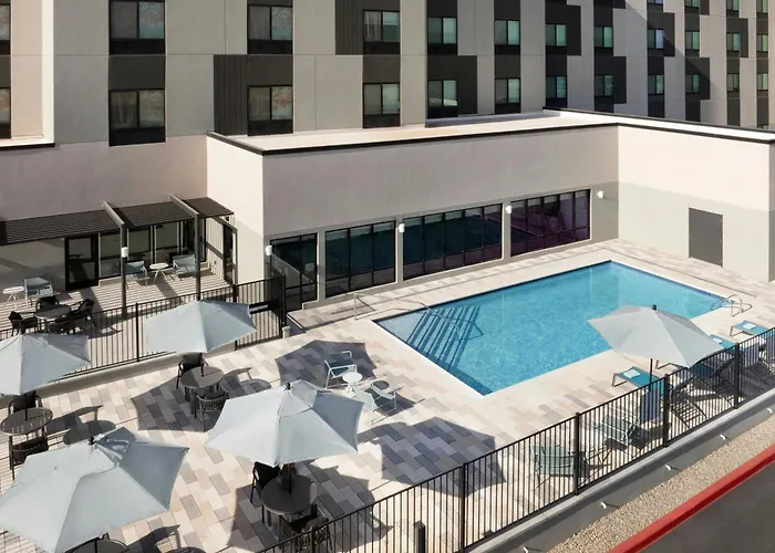 Hotel Fairfield By Marriott &