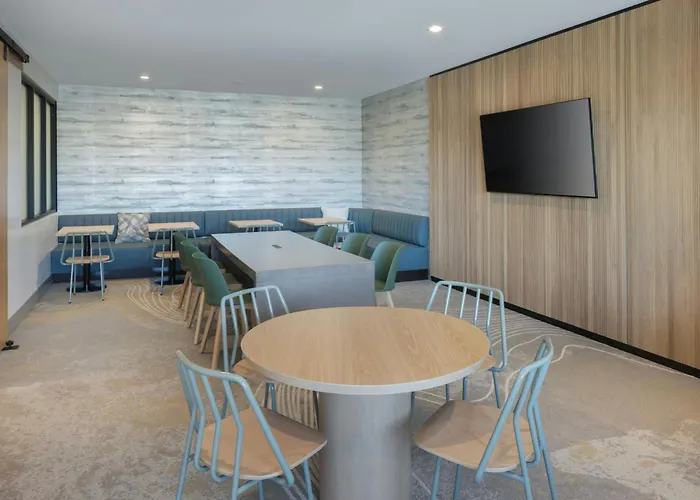 Fairfield By Marriott & Hotel